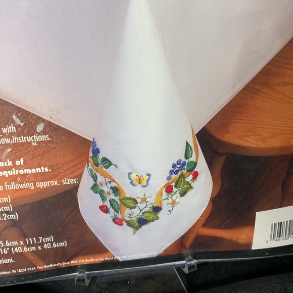 Vintage Bucilla “Summer Berries” 104” x 60” stamped embroidery tablecloth kit - Picture 2 of 5